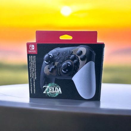 Nintendo Switch Pro Controller - Legend of Zelda: Tears of the Kingdom Edition